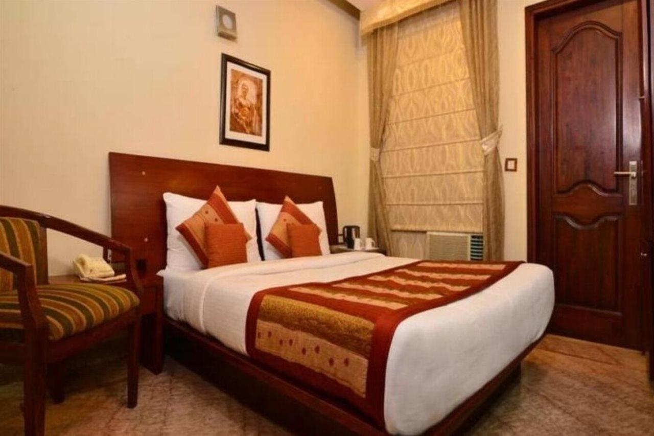 Hotel Suncity Делхи Екстериор снимка