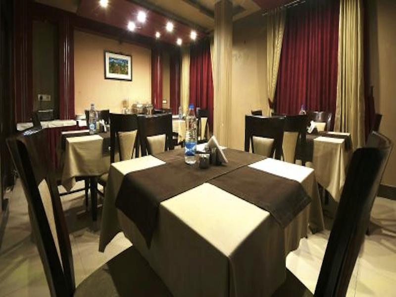Hotel Suncity Делхи Екстериор снимка