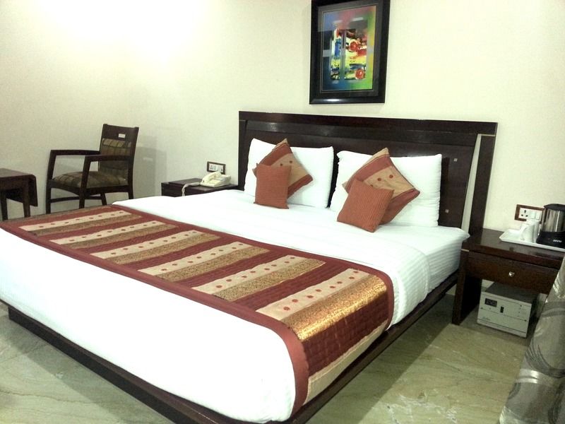 Hotel Suncity Делхи Екстериор снимка