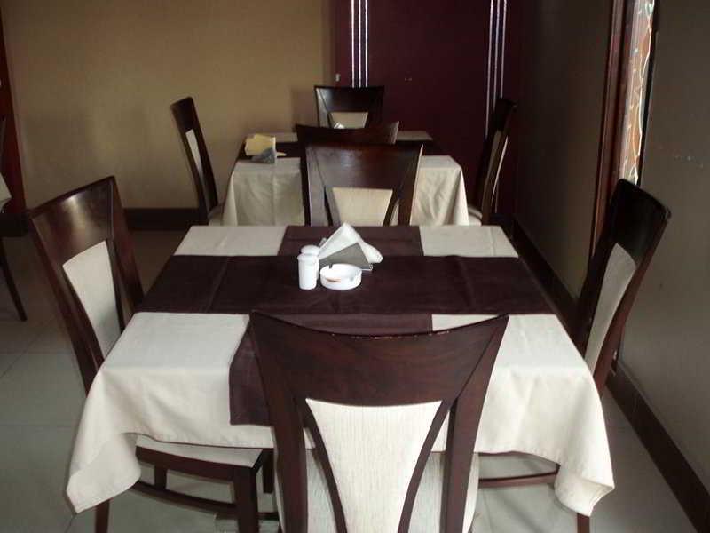 Hotel Suncity Делхи Екстериор снимка