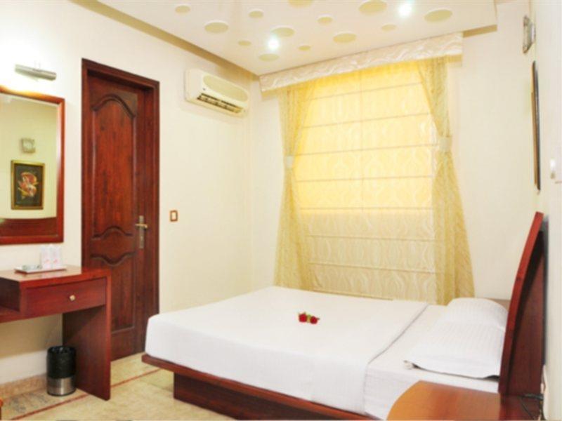 Hotel Suncity Делхи Екстериор снимка
