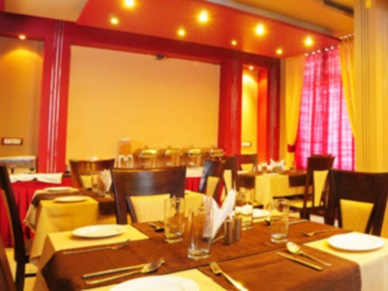 Hotel Suncity Делхи Екстериор снимка
