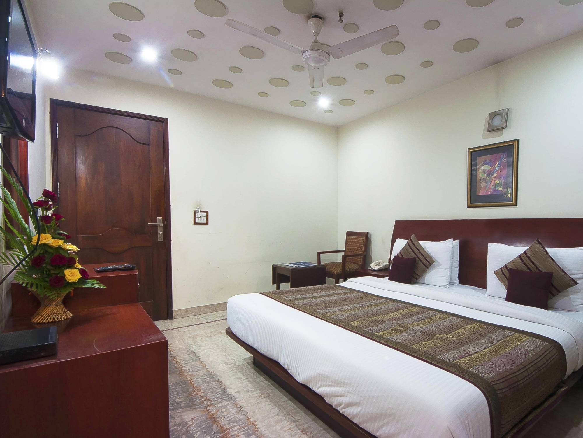 Hotel Suncity Делхи Екстериор снимка