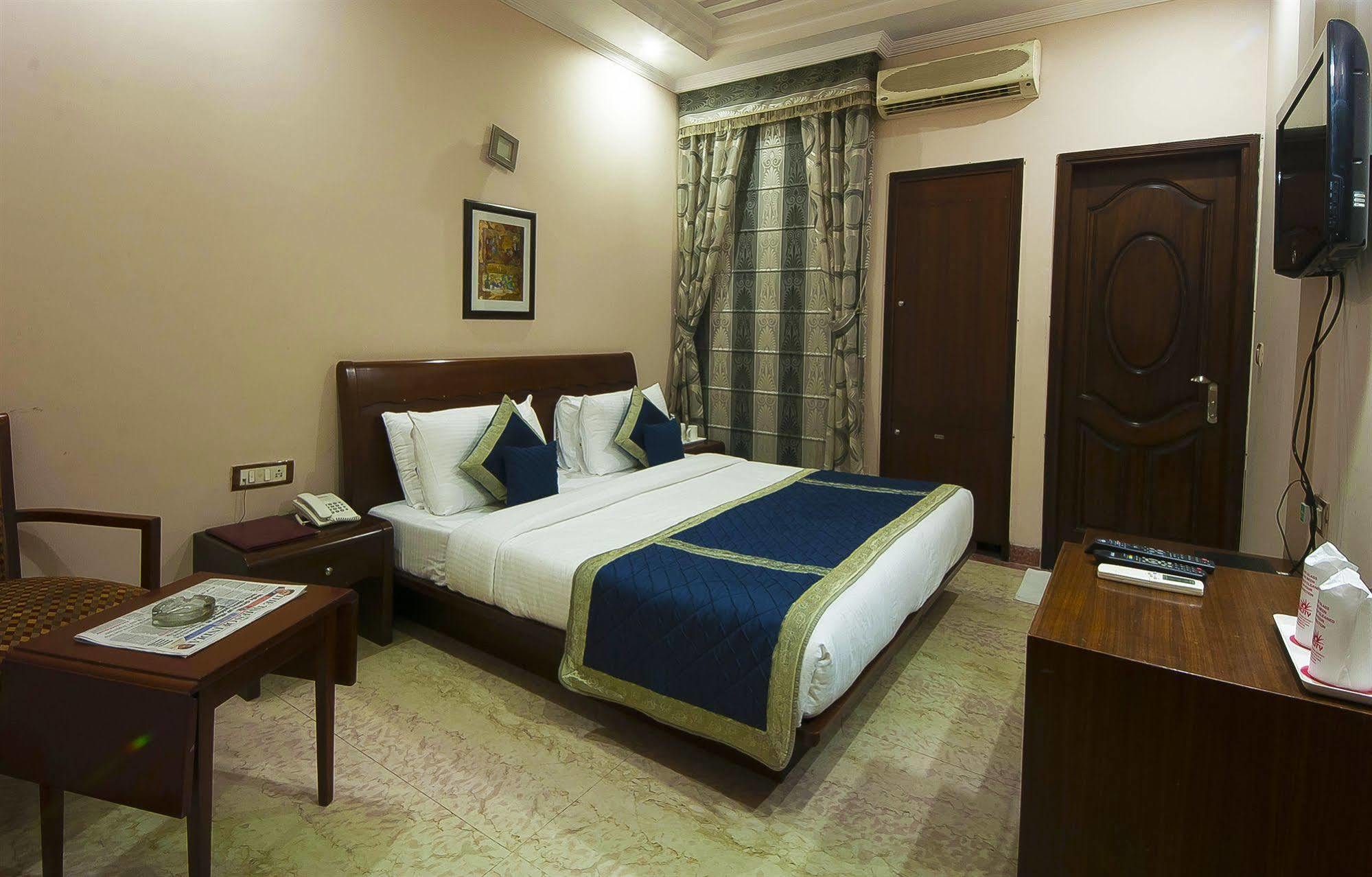 Hotel Suncity Делхи Екстериор снимка